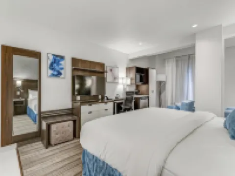 Est Hotel Hotels in Toronto