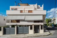 Leo - Unique Glyfada Apartment
