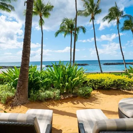 Aloha! Come enjoy paradise in our tranquil & relaxing beach villa.