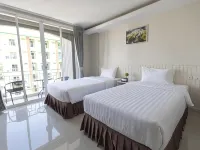The Royal P Phuket Các khách sạn gần Trường Dowroongwittaya 
