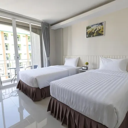 The Royal P Phuket Отели рядом с достопримечательностью «Школа Dowroongwittaya»
