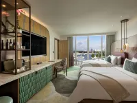 Pier Sixty-Six Hotels near Las Olas