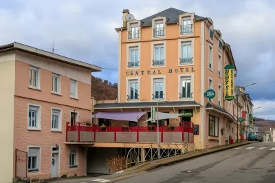 Logis Central Hôtel - Restaurant & Spa Hotels in Neuvic