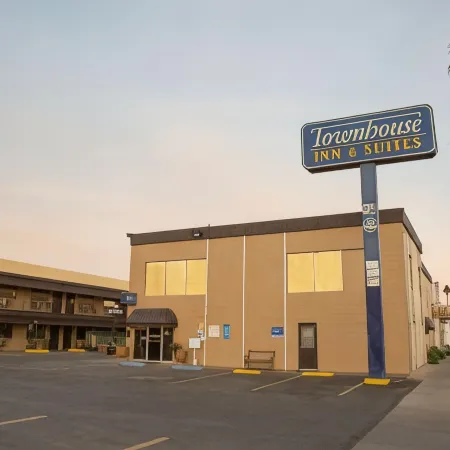 Townhouse Inn and Suites