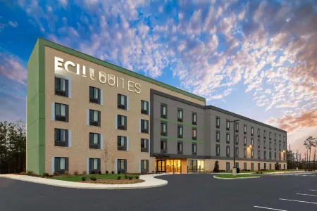 Echo Suites Richmond West - Extended Stay by Wyndham Отели в г. Три Чопт