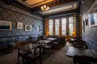 The Alamo Guest House