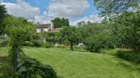Les Jardins de Camelot Hotels in Saint-Michel-de-Fronsac