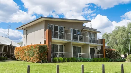 Campaspe Lodge Отели в г. Эчука