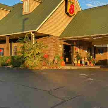 Super 8 by Wyndham Kingston Hotel Exterior