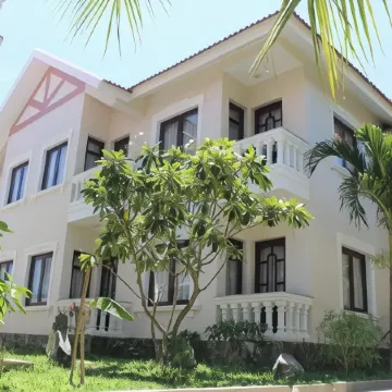 GM Doc Let Beach Resort & Spa