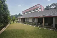 Fafa Hill Hotel and Resort Hotel dekat Danau summarecon bogor