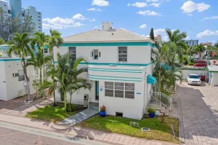 Hollywood Beachside Boutique Suite Отели в г. Голливуд