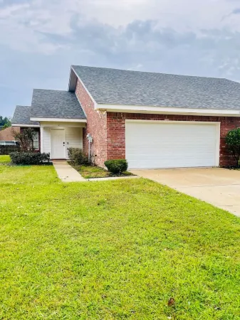 Stylish Experience and Covered Patio - Delightful Retreat