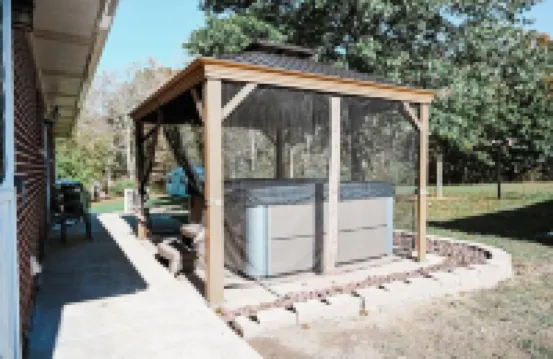 Beautiful home near I-77/64 spilt perfect for a quick stay or West Virginia stay