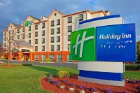 Holiday Inn Express & Suites Meadowlands Area