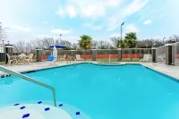 La Quinta Inn & Suites by Wyndham Cleburne Hotels in Cleburne