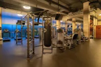 Exclusive Penthouse Retreat: Private Rooftop Pool & Premier Resort Facilities