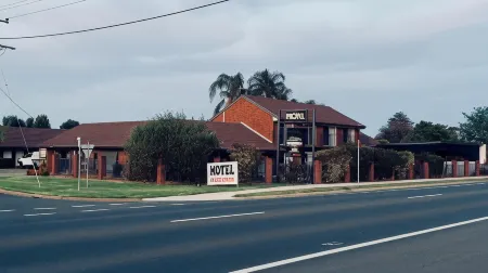 Mildura Riverview Motel Отели в г. Николс Пойнт