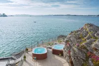 Résidences Valdys Thalasso & Spa de Rockroum Hotels in Roscoff