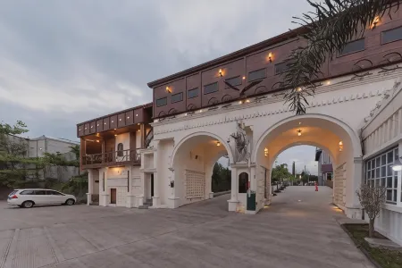 Urbanview Hotel Cianjur City Park by RedDoorz Отели рядом с достопримечательностью «Alun-Alun Cianjur»