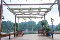 Lan Ha Floating Homestay Các khách sạn gần Bãi tắm Tùng Thu, Tung thu beach