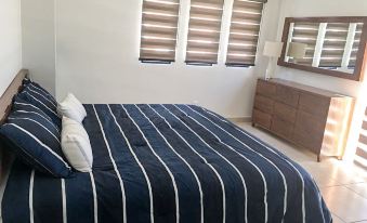 Big House Pool  Grill, 4 Bedrooms 12 Ppl AC Ocean View TV Wifi