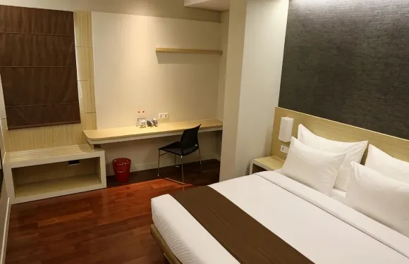 西提哈布大酒店-卡提妮