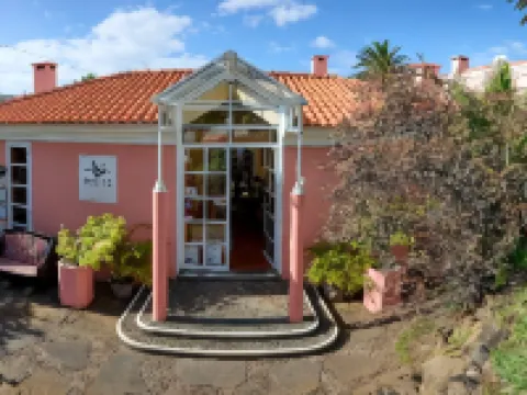 Inn & Art Hotel Gallery Hotels in Canico