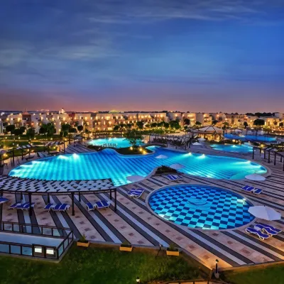 Sunrise Crystal Bay Resort -Grand Select Hotel dekat Sand City