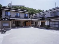 湯野浜温泉 源泉かけ流しの温泉民宿 真砂子屋 - 駐車場