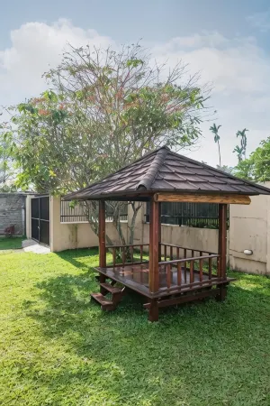 Prananto's Villa Отели рядом с достопримечательностью «Zoomanji Bandung»