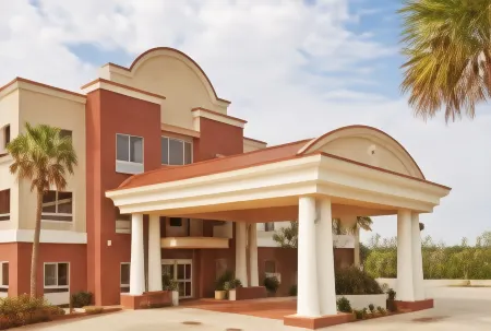 Holiday Inn Express & Suites Lucedale Отели в г. Джордж