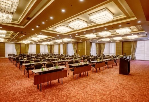 아크군 이스탄불 호텔 수영장