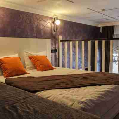 E-Lite& Meatador Rooms