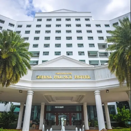 Royal Palace Hotel Отели рядом с достопримечательностью «Калссик Караоке»