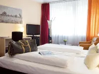 Hotel Cascade Superior Hotels near Oberkassel