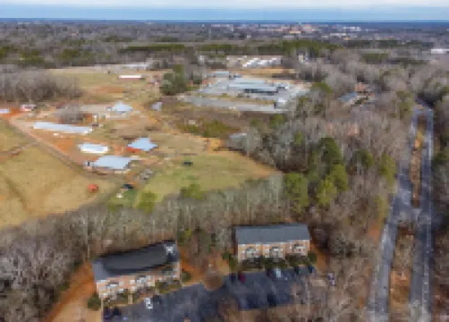 Woodstone Retreat right next to UGA golf course!