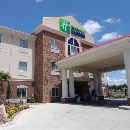 Holiday Inn Express Kenedy by IHG