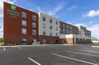 Holiday Inn Express & Suites Chicago - Hoffman Estates