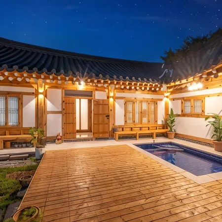 Gyeongju the First Shilla Отели рядом с достопримечательностью «Храм Голгулса»