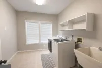 Spacious 6bed Woodland Retreat With Movie Room Deck