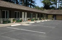 Park Motel and Cabins - parking