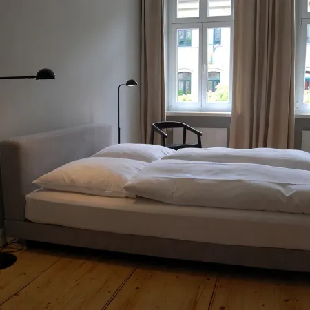 CENTRAL LOCATED 2 BEDROOM APARTMENT with free Wi-Fi Отели рядом с достопримечательностью «Торговый центр Paunsdorf Center»