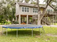 McQueeney Tree-House near lake Hotels in McQueeney