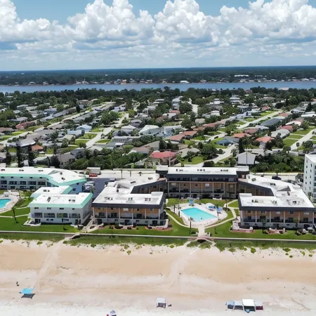 Beautiful Condo in Oceanfront Ormond Beach Complex