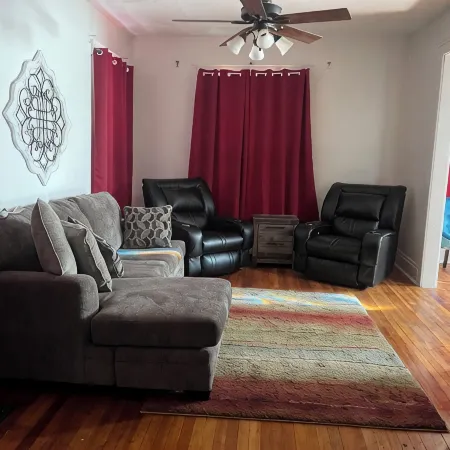 Centrally located spacious house in Valentine, 4 bedrooms, 5 beds, sleeps 8