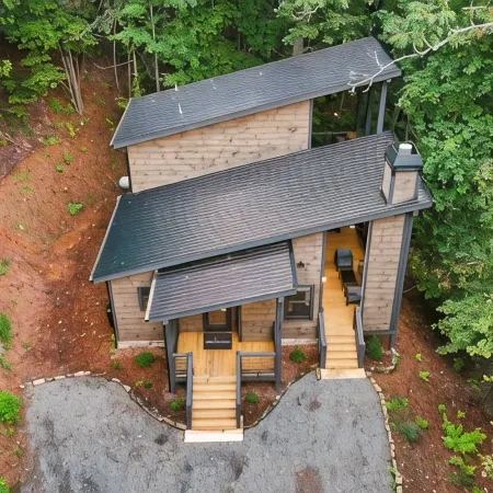 New Luxe Treetop Cabin Hot tub Near DT