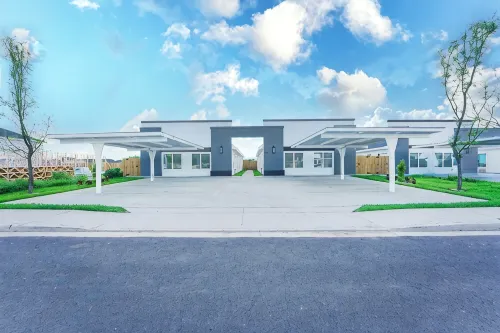 Brand NEW Cozy 3 Bedroom Apartment conveniently located in Pharr-McAllen area! - Homestays