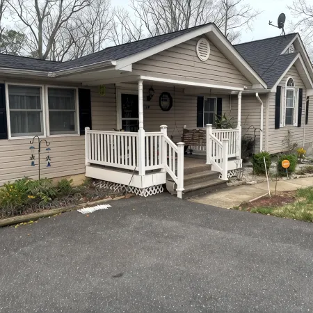 Charming 3BR - 2BA Comfy Home Near Beach, fun & relaxation-Perfect Getaway Spot!