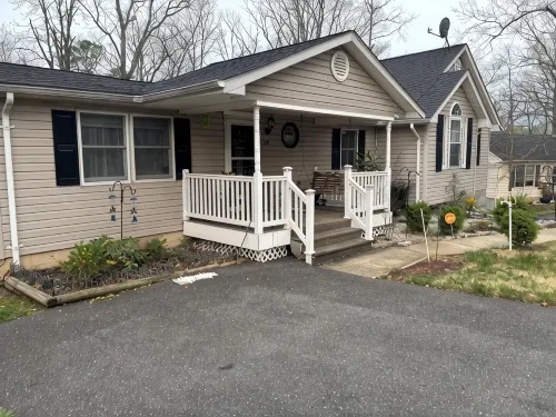 Charming 3BR - 2BA Comfy Home Near Beach, fun & relaxation-Perfect Getaway Spot!